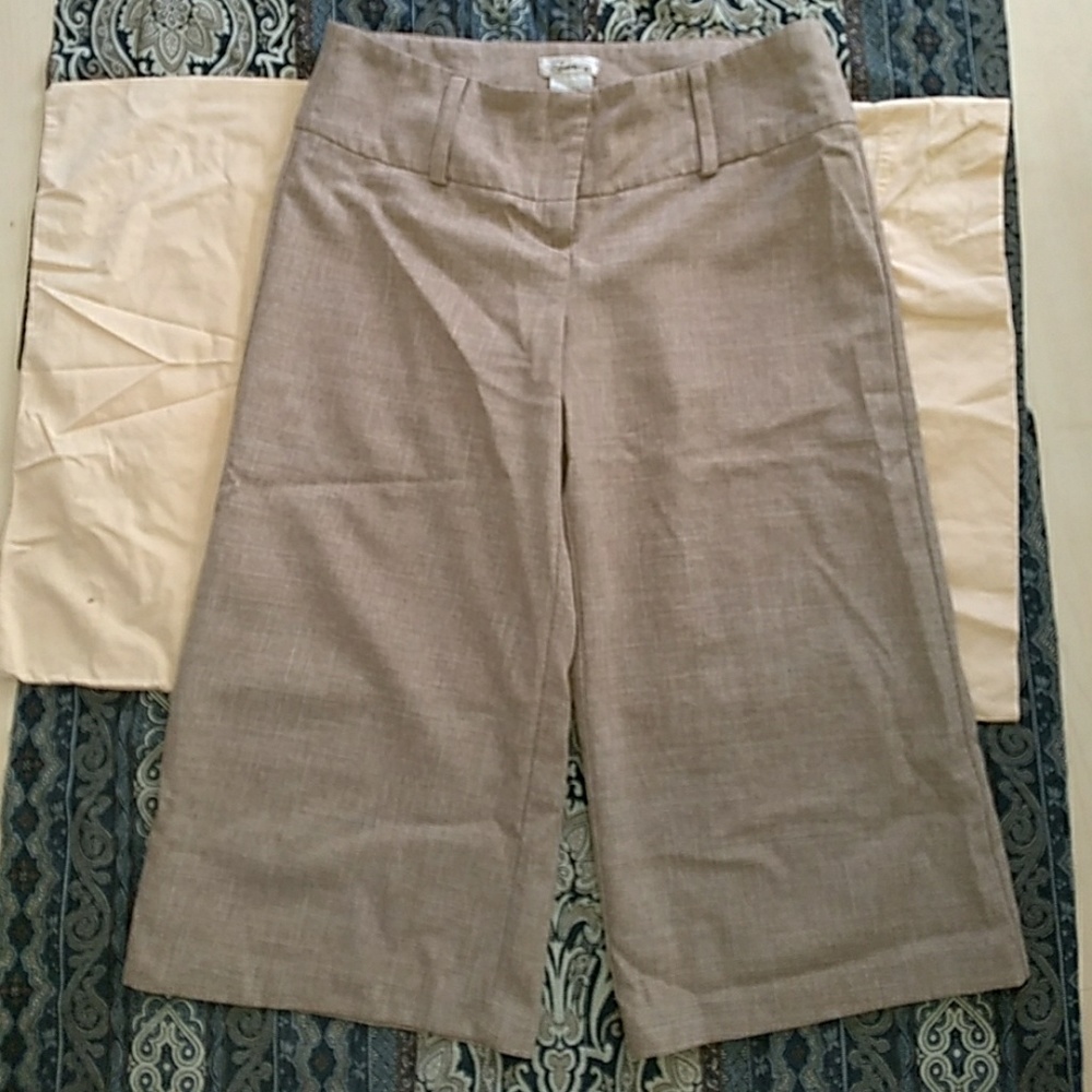 Speechless tan dressy Juniors capris sz 9
